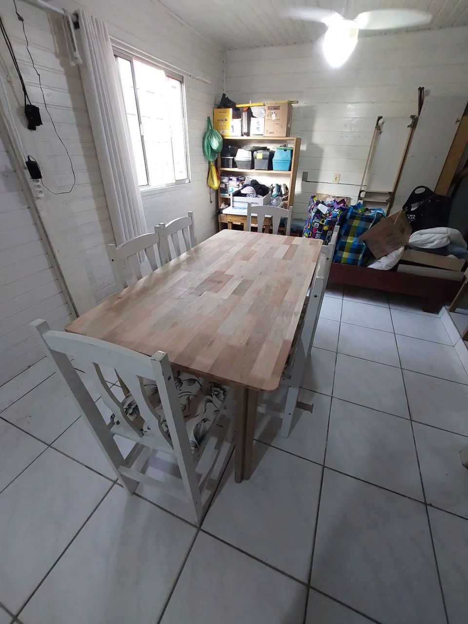 Mesa com 6 cadeiras