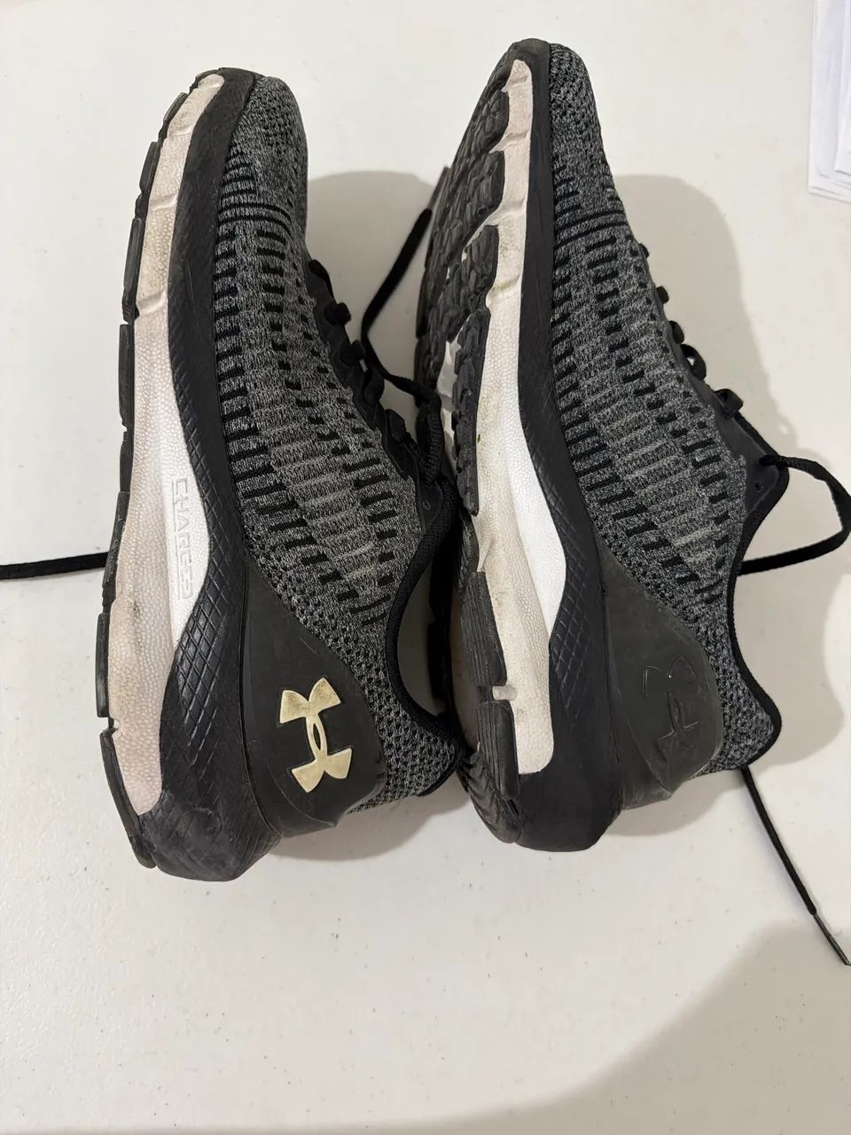 Tênis Under Armour Charged Skyline 2