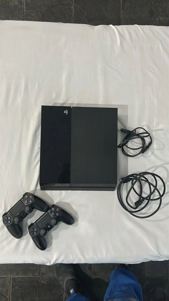 Ps4 - 2 manetes - 500gb de ram - Foto 3