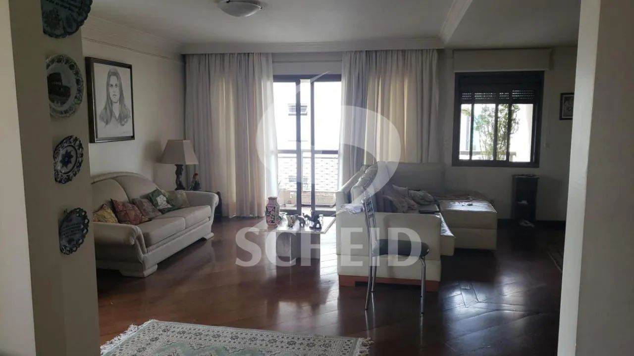 Amplo apartamento com 3 quartos à venda em Moema!