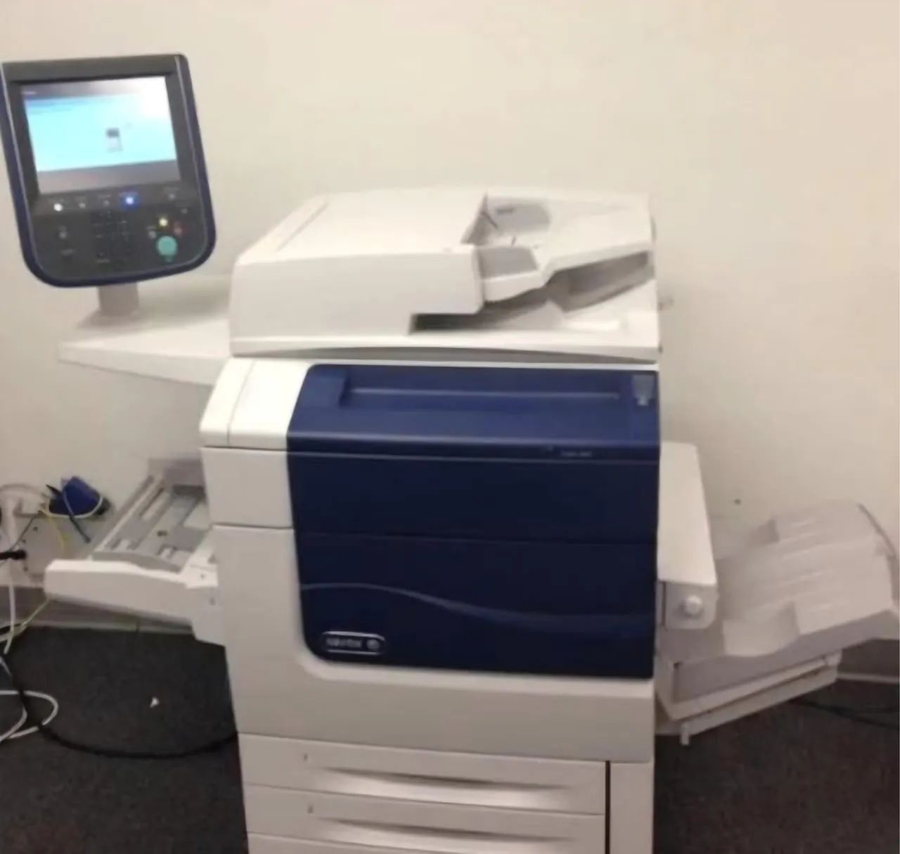 Vende-se xerox 550 em bom estado URGENTE 
