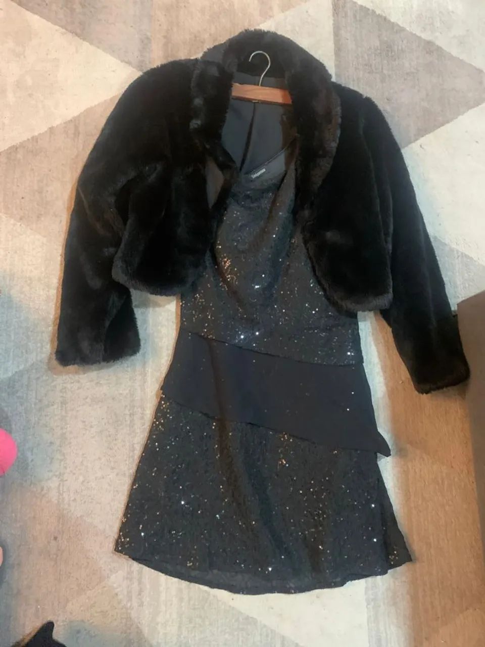 ?Oportunidade  - Vestido Suíço com casaco de pele   - Foto 4