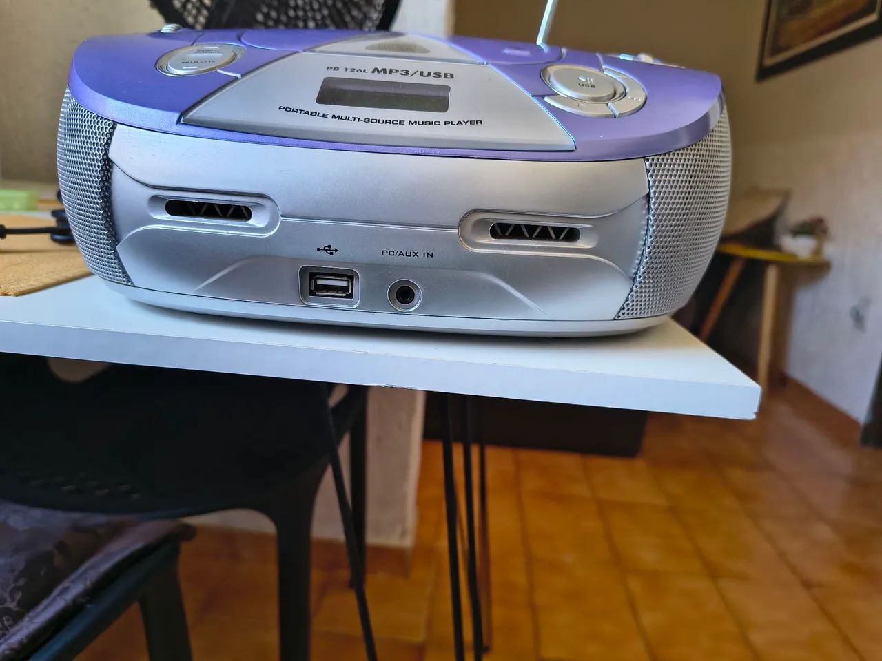 Toca CD e rádio (elétrico e pilhas) com USB - Foto 2