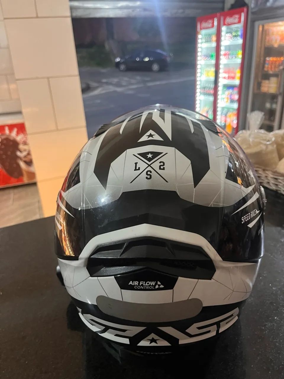 Capacete Ls2 Drazzer preto e branco - Foto 4