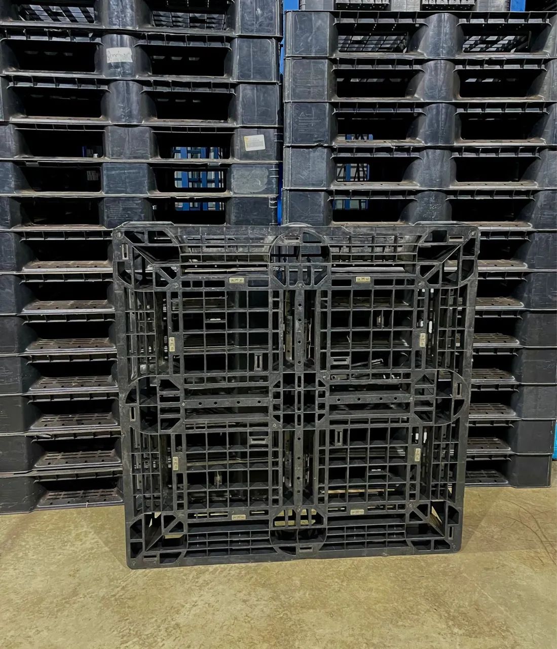 Pallets plásticos 110x110