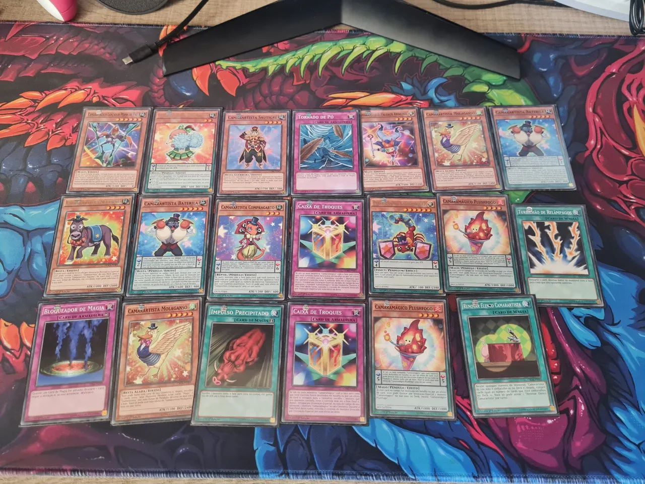 210 Cartas Yugioh diversas e 54 sleeves para proteger as cartas - Foto 2