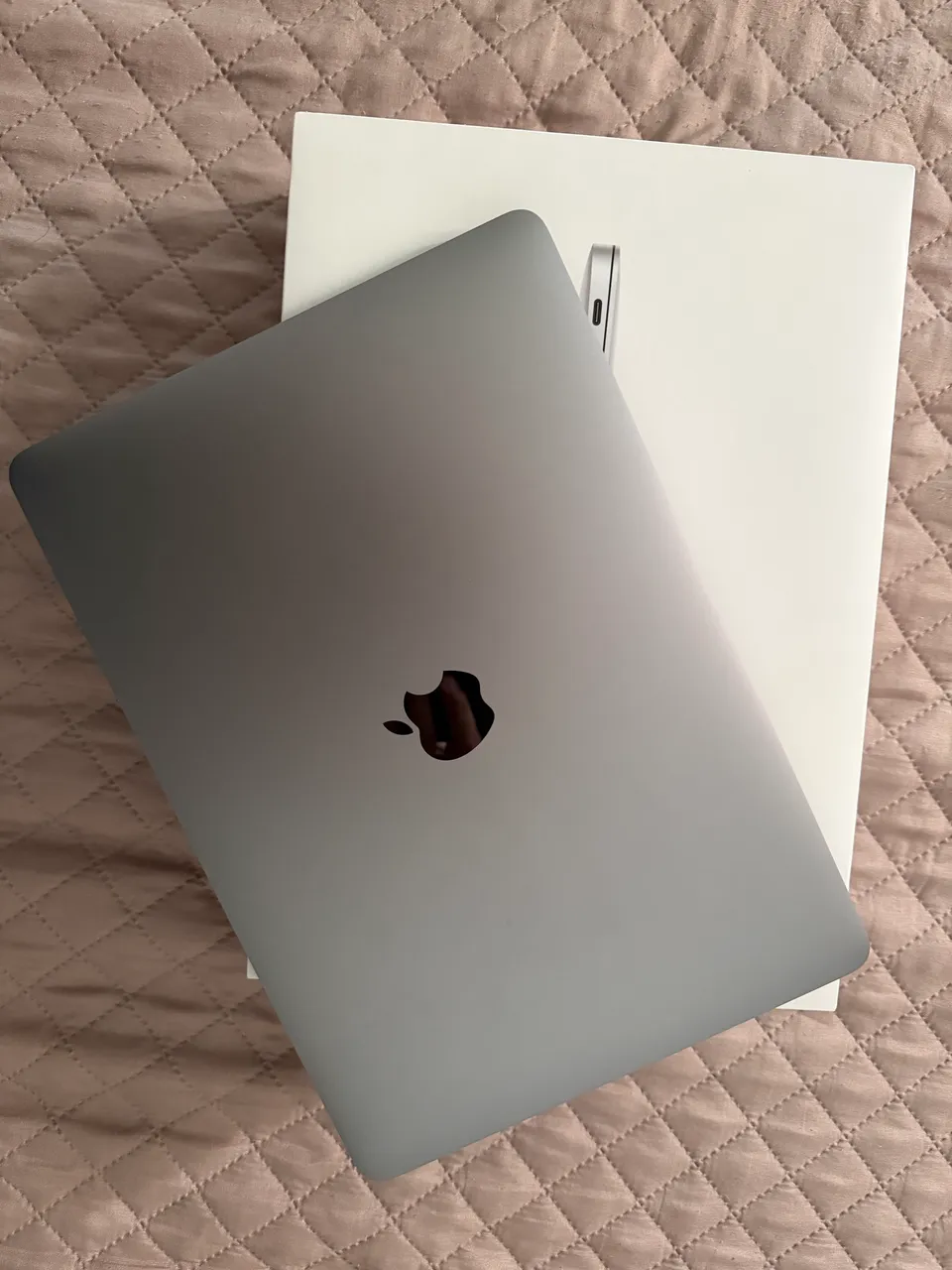 MacBook Air M1 2020 256GB 8GB Space Gray - Impecável / Rápido