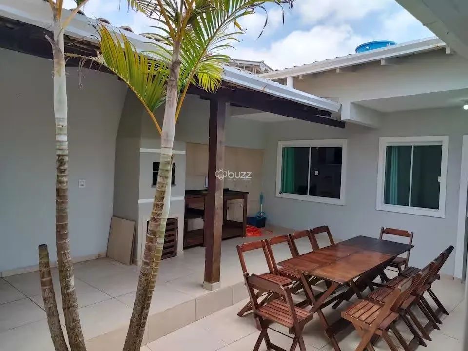 Casa com 4 dormitórios a poucos passos do mar no Morro das Pedras - Foto 4