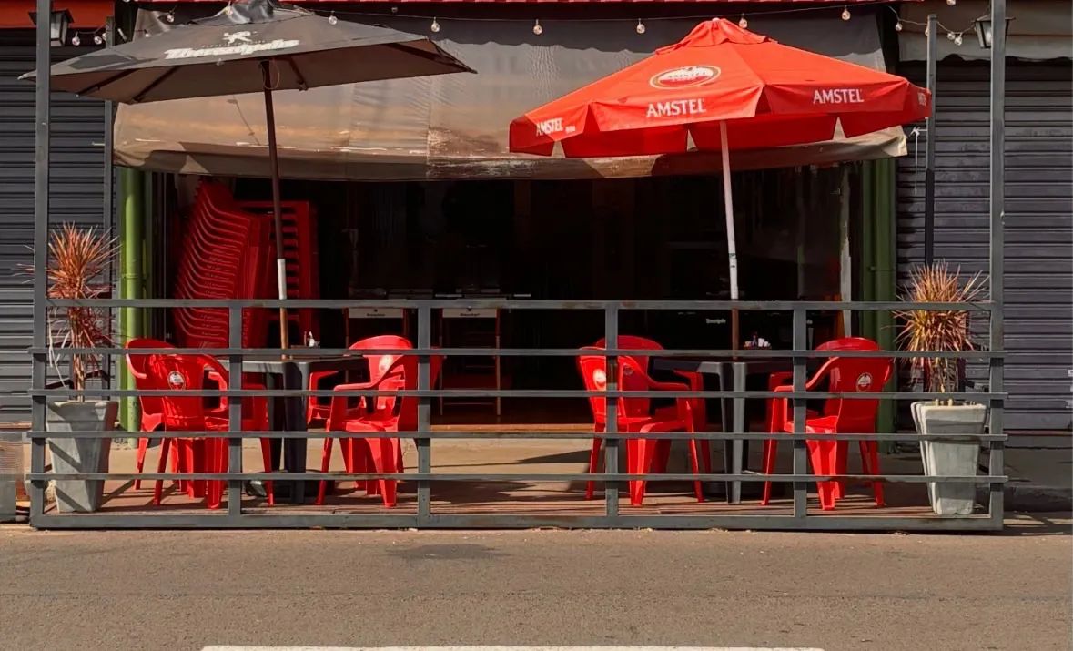 Parklet (deck) para lanchonetes/cafés