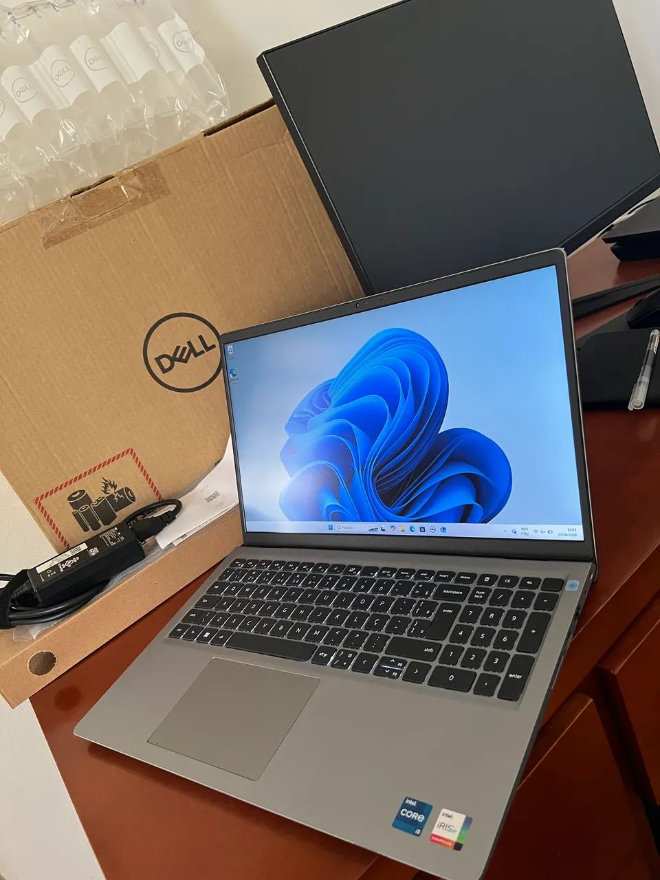 Notebook Dell impecável retroiluminado 