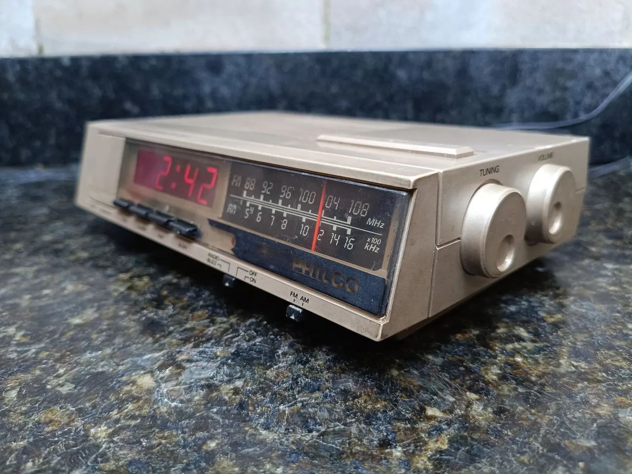 Rádio relógio digital Philco PR-2503. - Foto 2