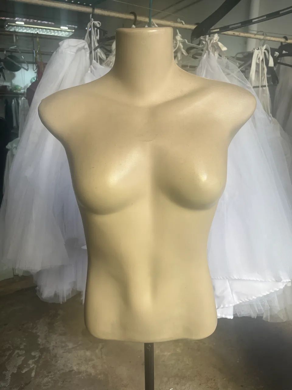 Meio manequim com pedestal
