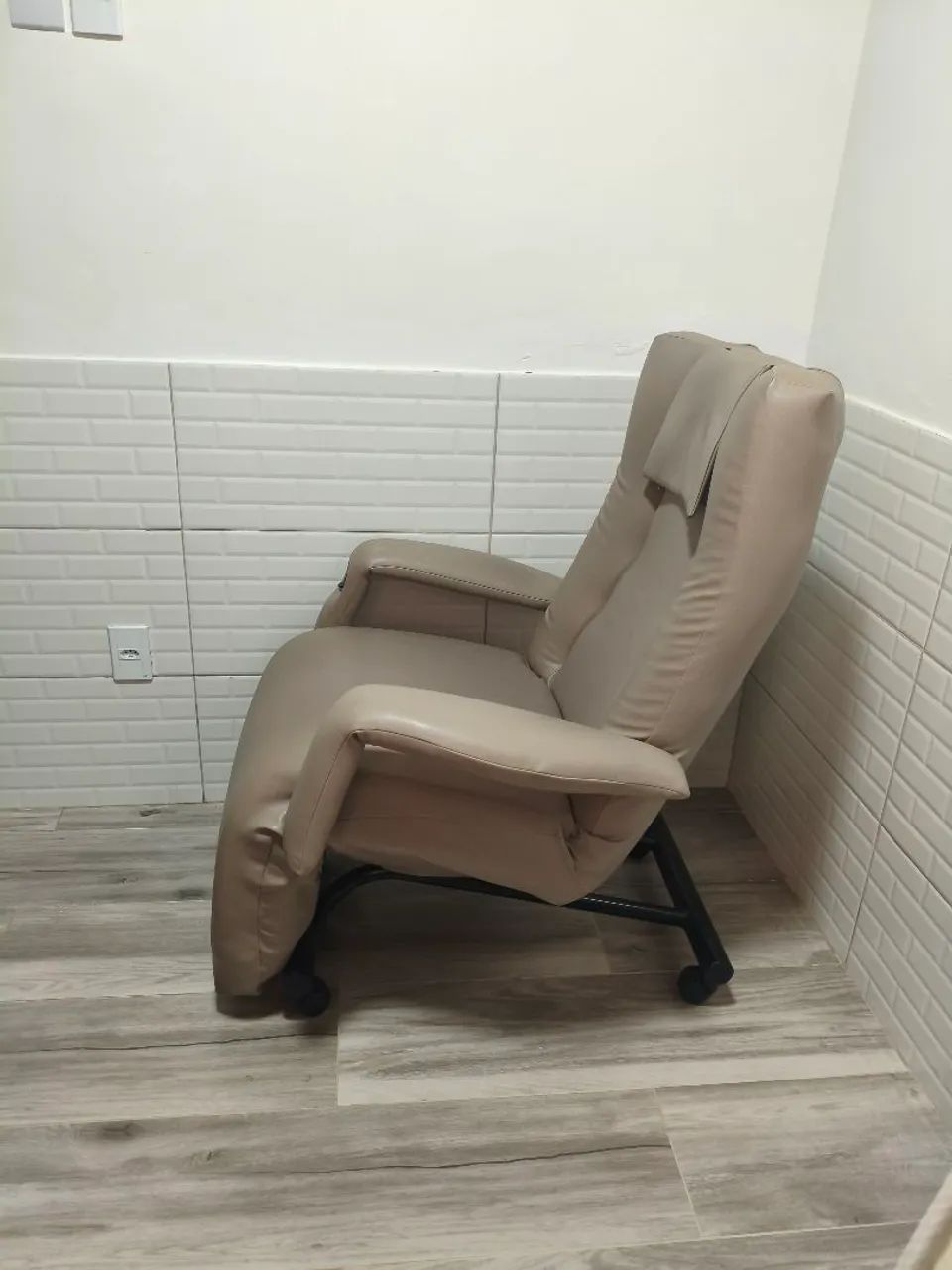 POLTRONA HOSPITALAR RECLINÁVEL  - Foto 2