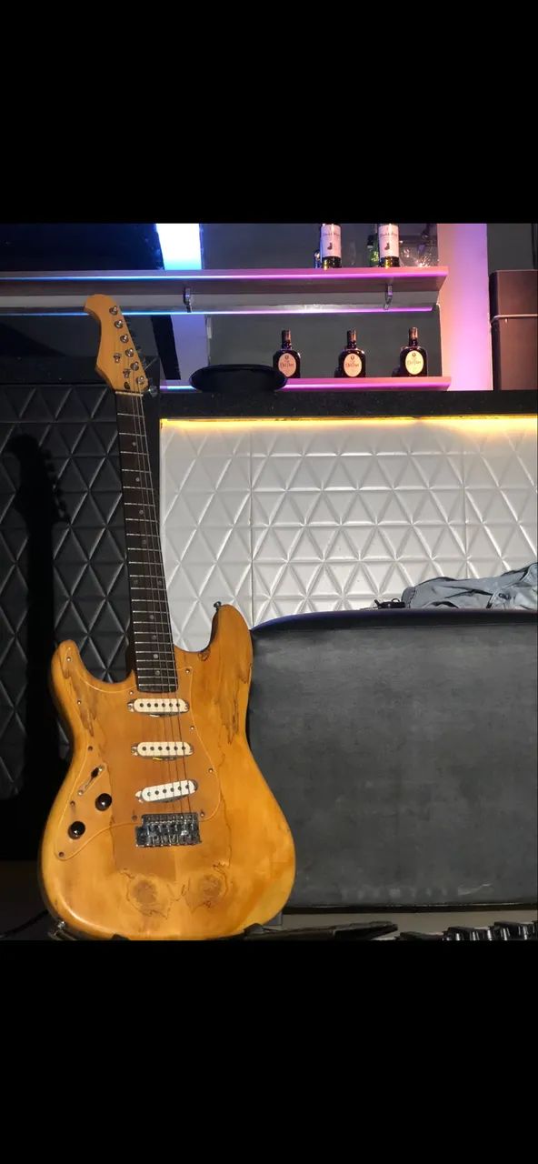 GUITARRA CANHOTA, TOP MAPLE com captação modificada 