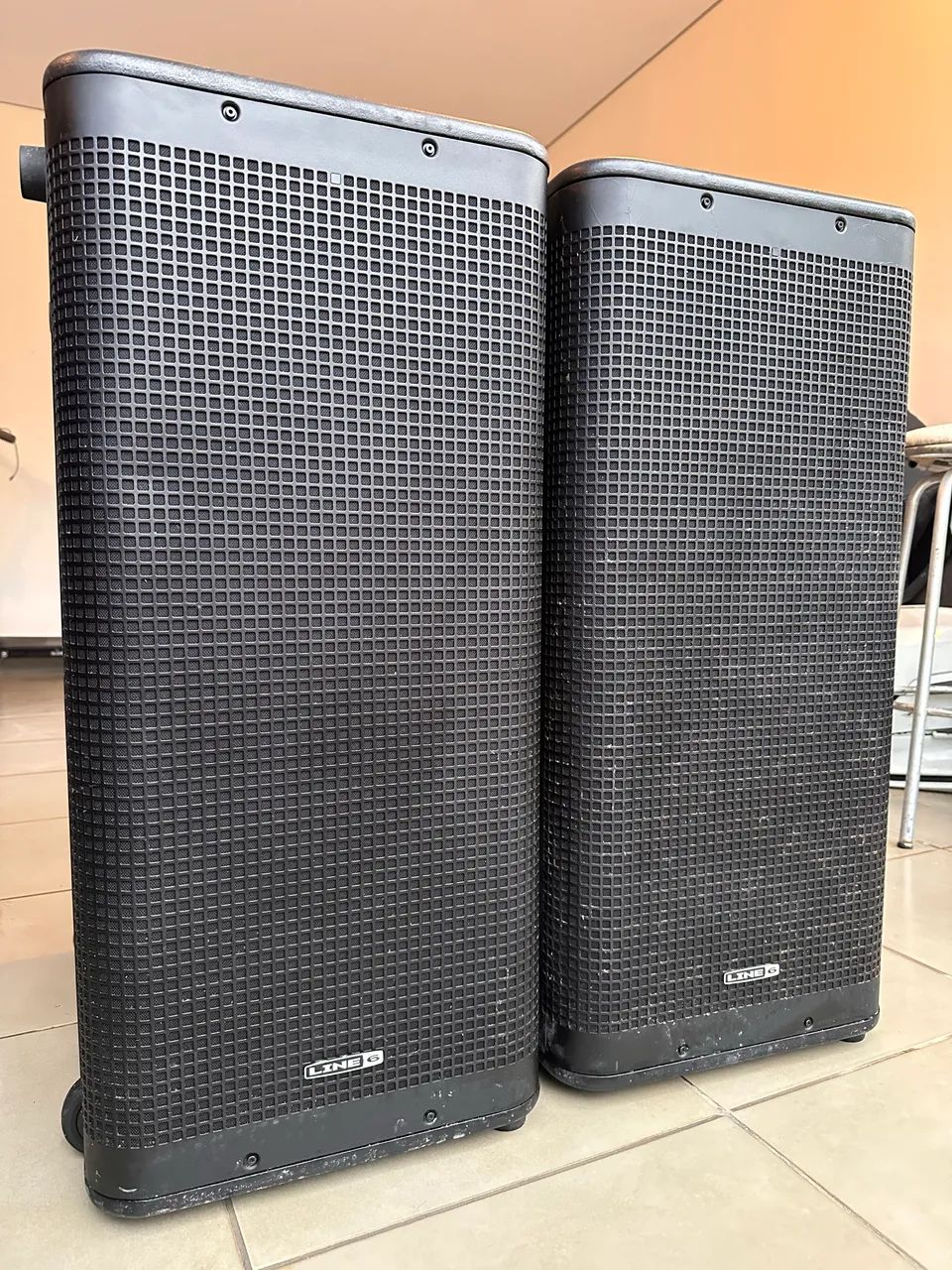 Caixa Subwoofer Line6 StageSource L3s (cada) 