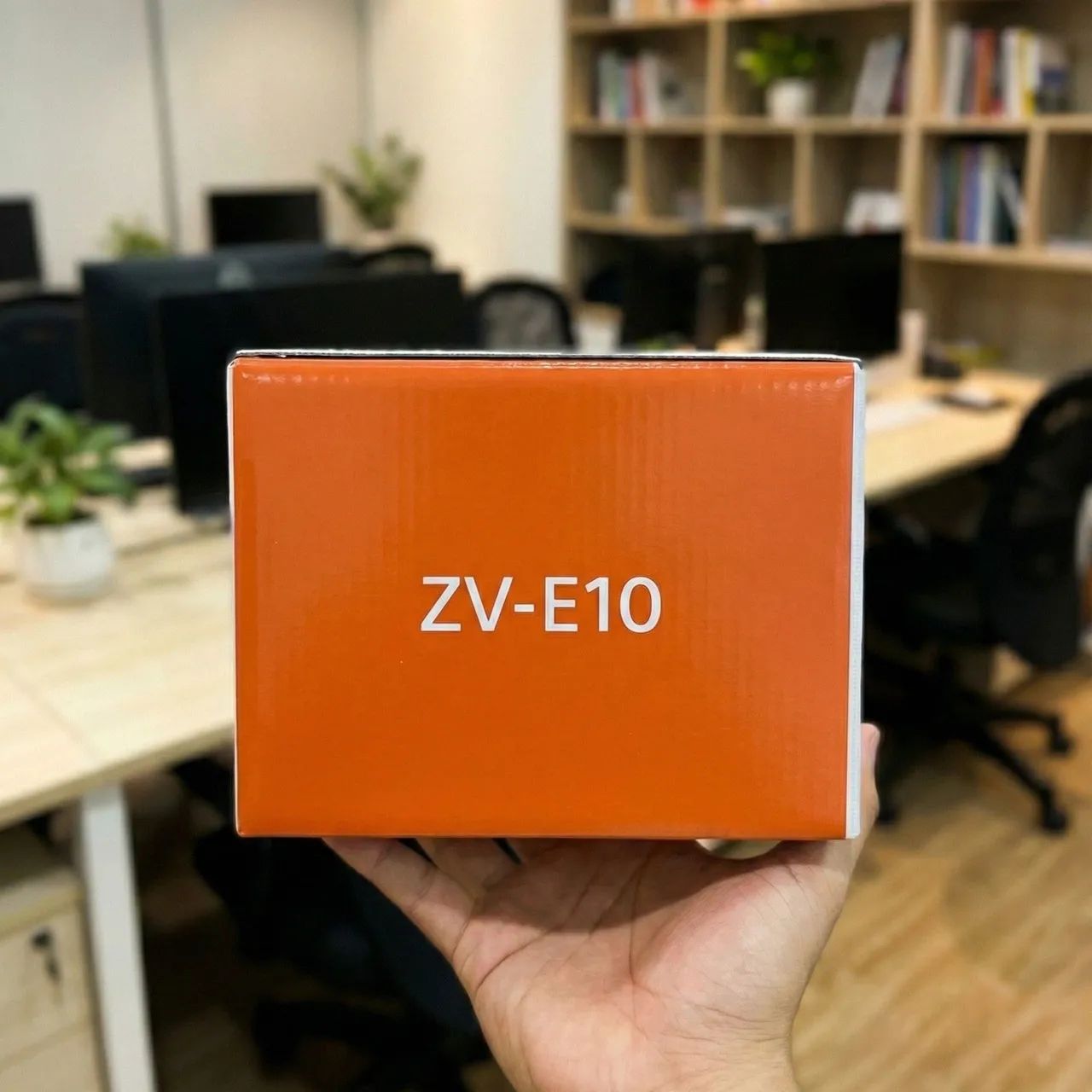 (SOMENTE HOJE) Câmera ZVE10 Sony + Lente 16-50mm + Acessórios (NOVA)<br>