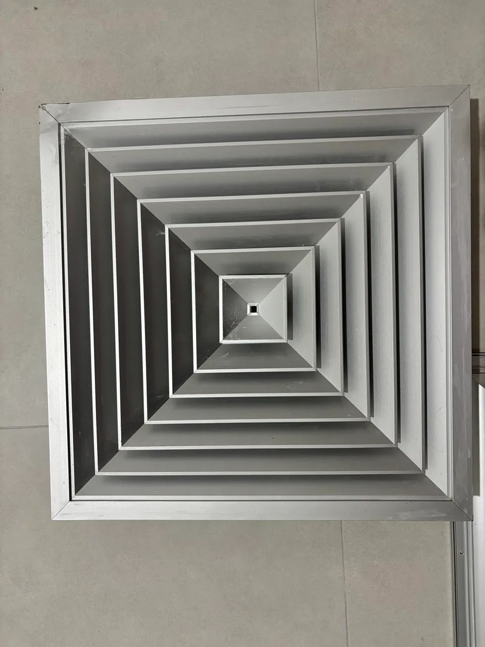Difusor Quadrado de Alumínio  (40x40 cm) barbada