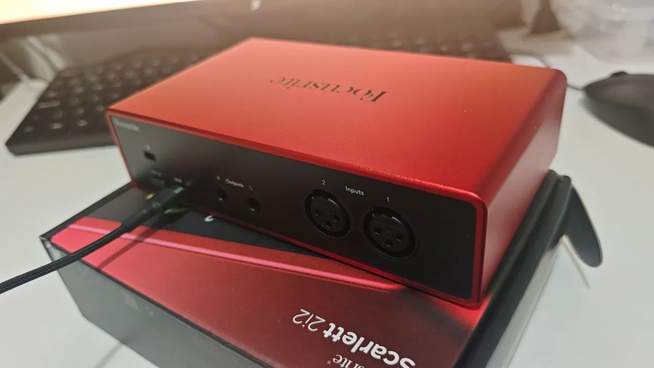 Focusrite Scarlett 2i2 4ª Geração - Foto 4
