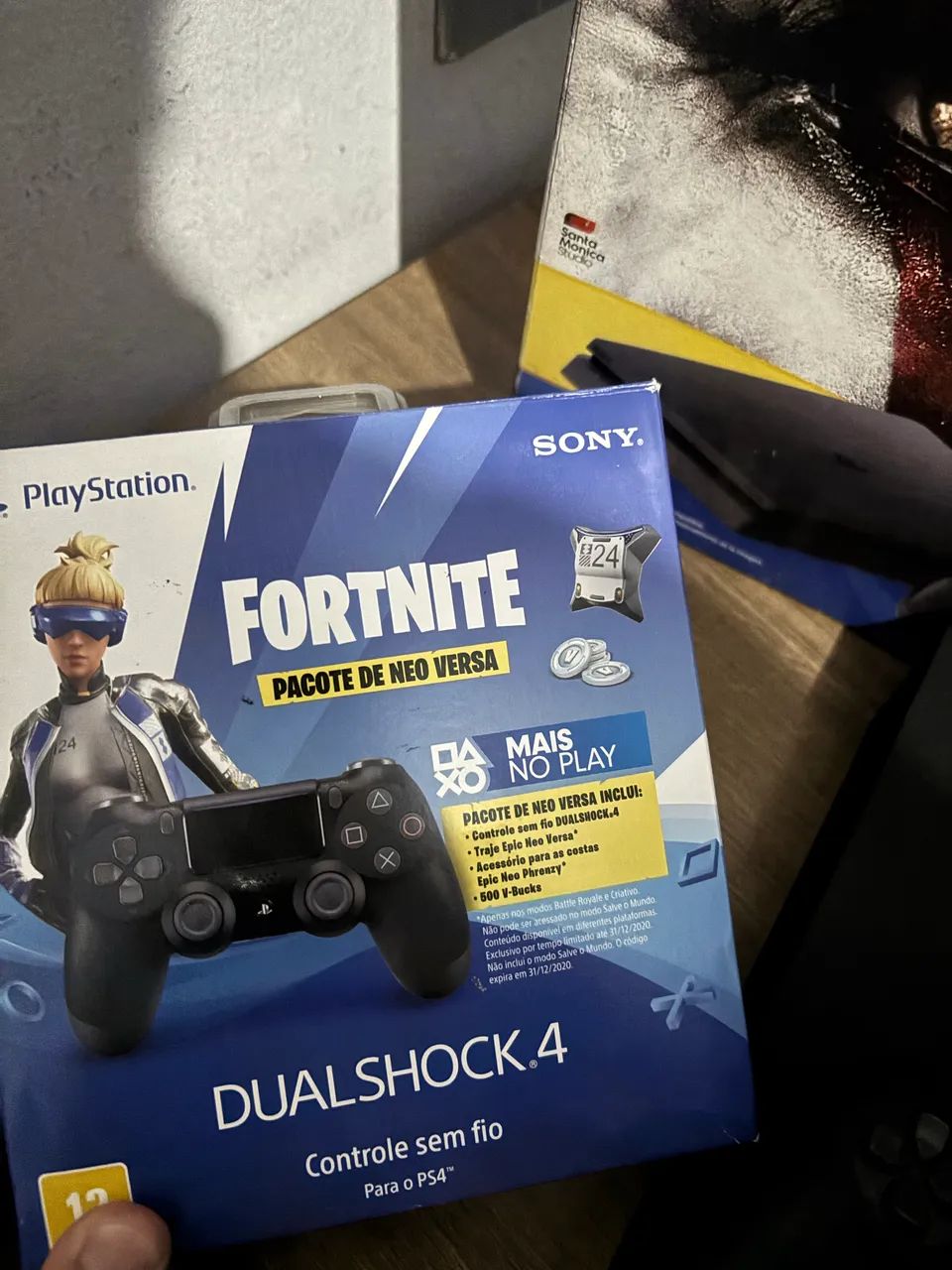 PS4 Completo em perfeito estado 3 controles e jogos - Foto 3