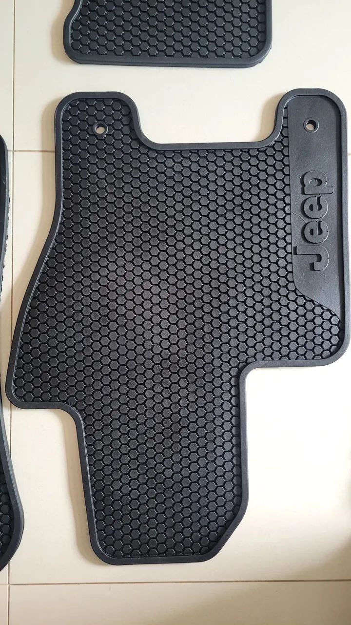 Jogo de Tapete Borracha Mopar Jeep Renegade  2026 - Foto 3