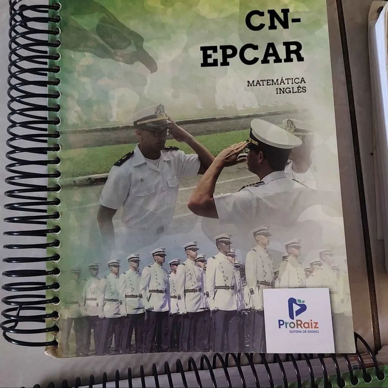 Livro escola GPI e camisas - Foto 2
