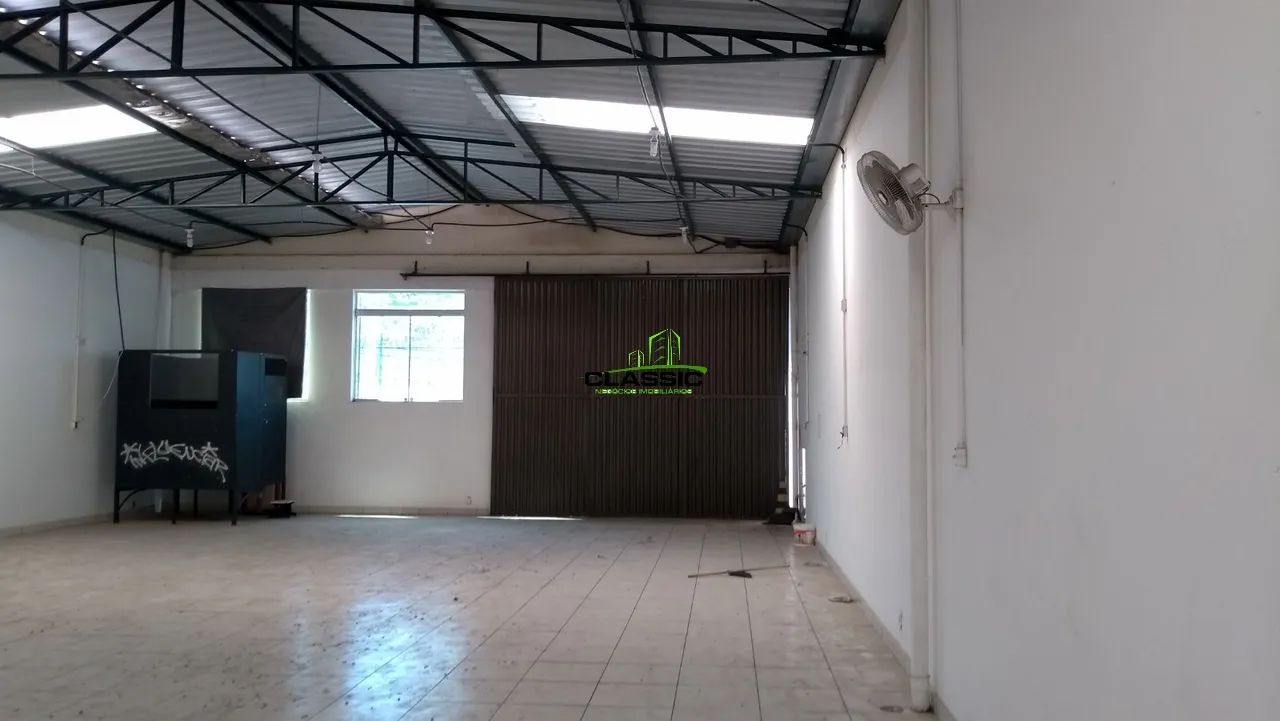 Galpão com 300 m²
