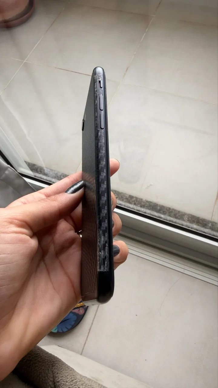 iPhone SE (2a geração) 64 GB preto - Apple  - Foto 3