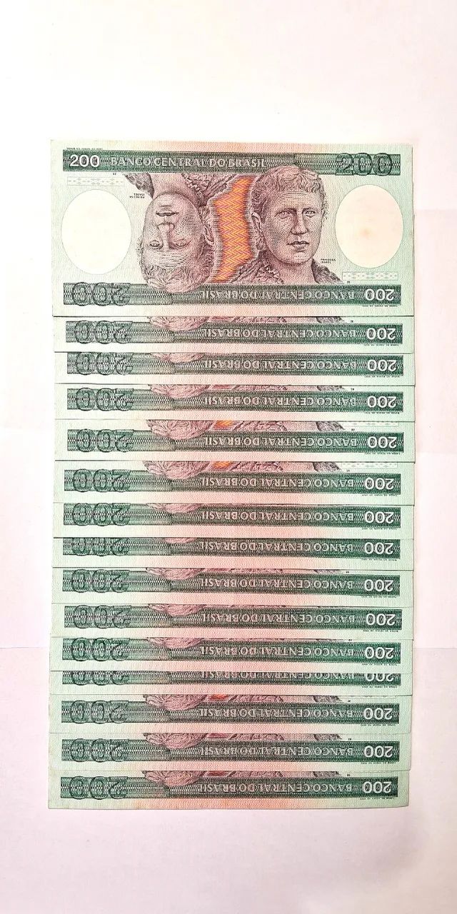 Coleção Rara- 15 notas em sequencia numerica de 200 Reais - Foto 4