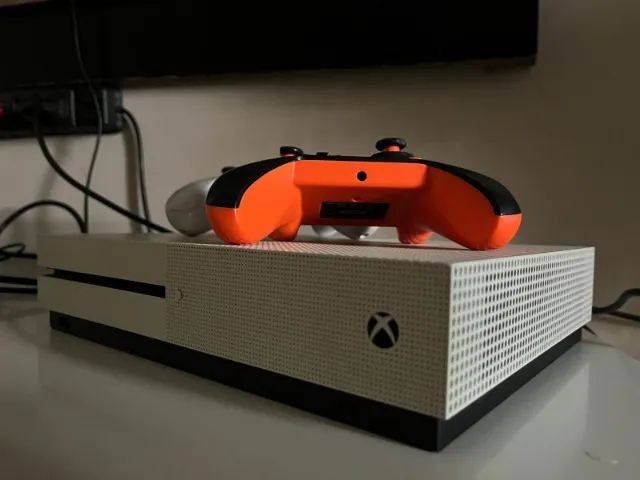 Xbox One 1TB + 2 Controles 