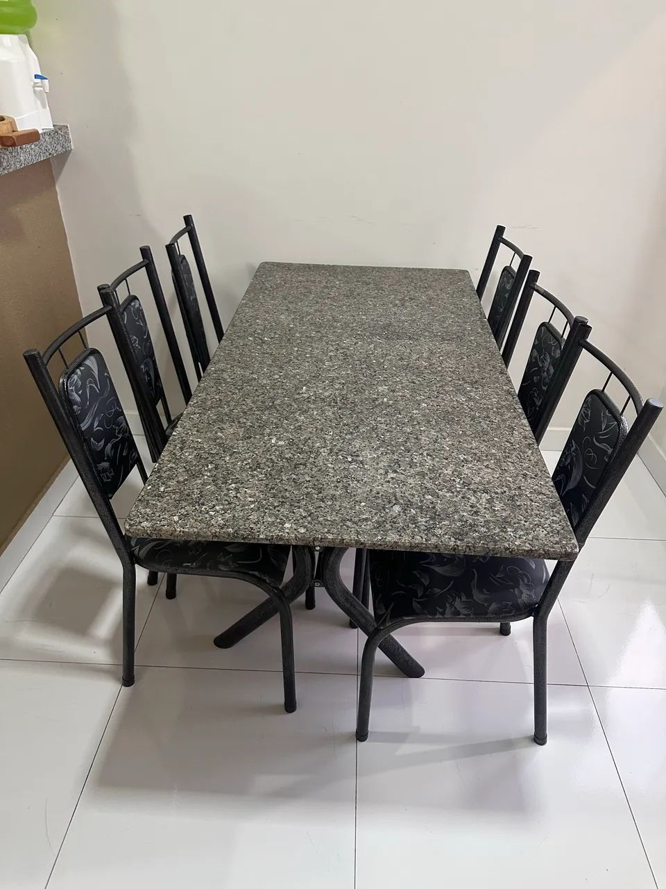 Vendo mesa de mármore com 6 cadeiras  - Foto 4