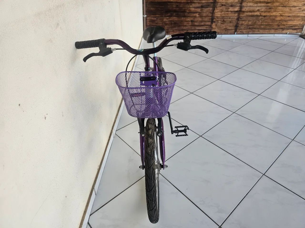 VENDO BICICLETA ARO 20 SUPER CONSERVADA. - Foto 3