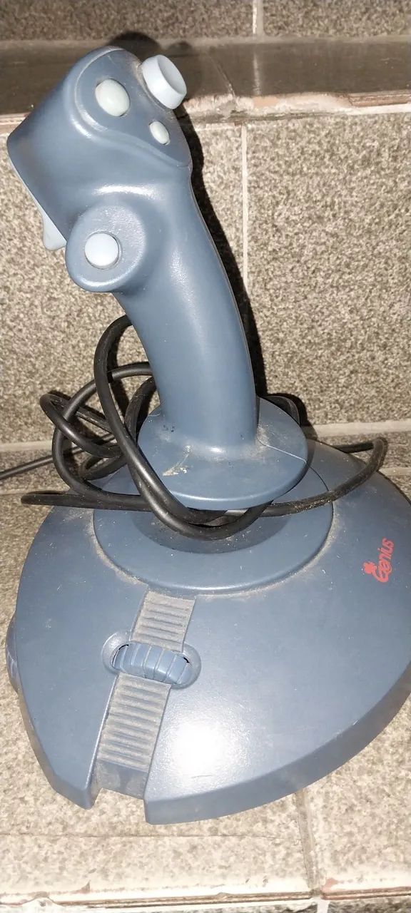 Controle antigo para computador 