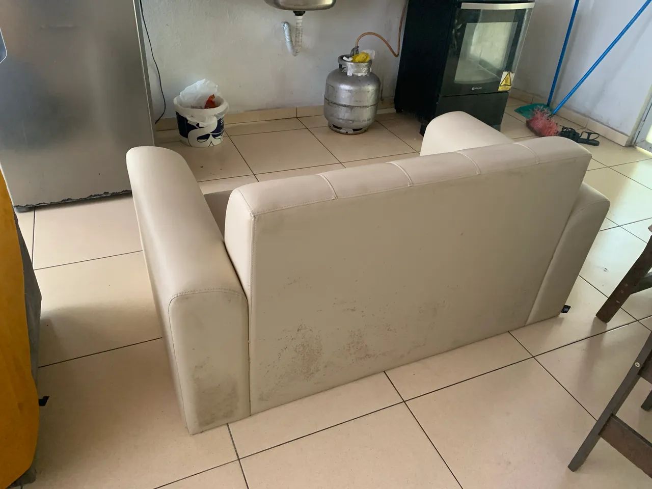Sofá Jacaúna, três lugares, semi novo preço negociável!