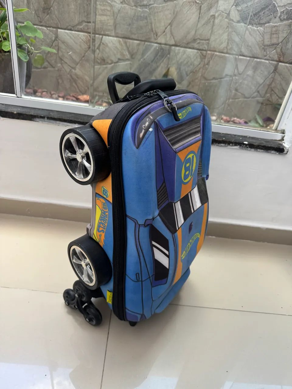 Muchila hot wheels com rodas  - Foto 5