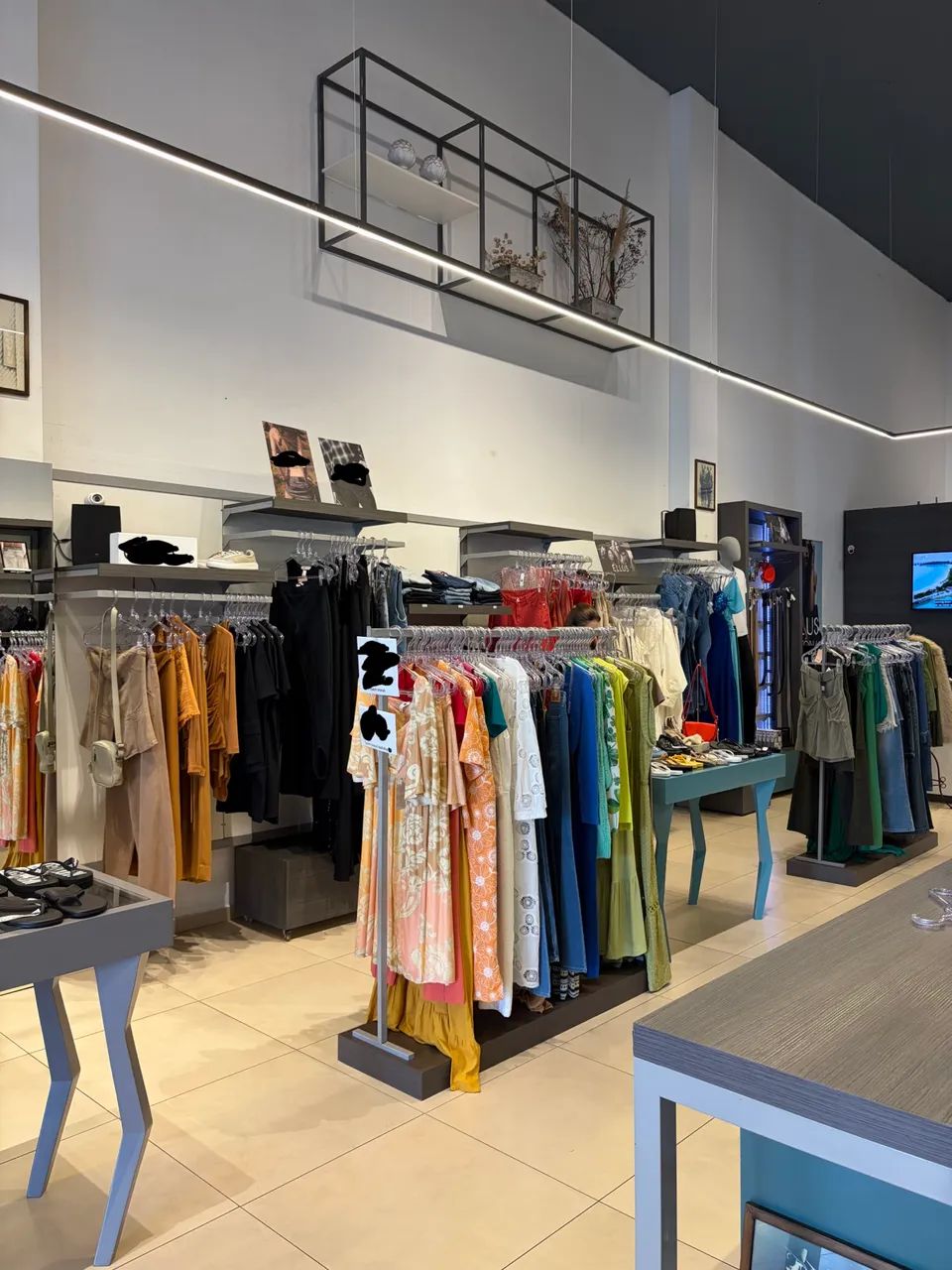 Móveis modulares para loja loja de roupas 100m2 - Foto 2