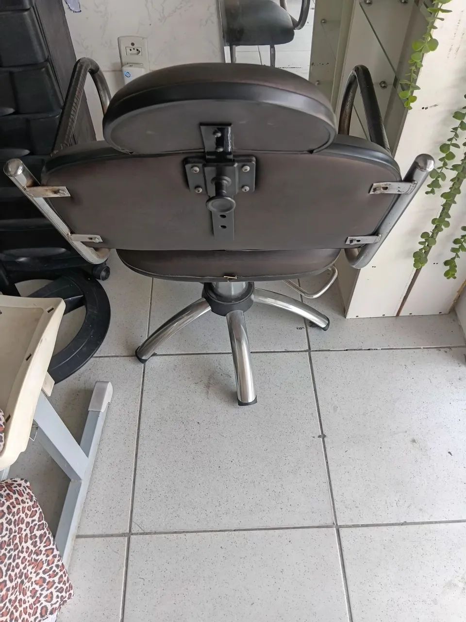 VENDO CADEIRA  DE SALÃO HIDRÁULICA  - Foto 2