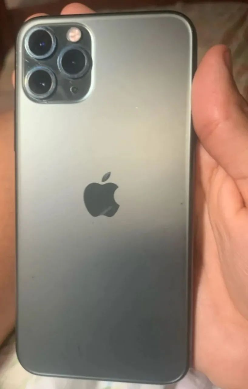 iPhone 11 Pro 64 GB bateria 84 % .