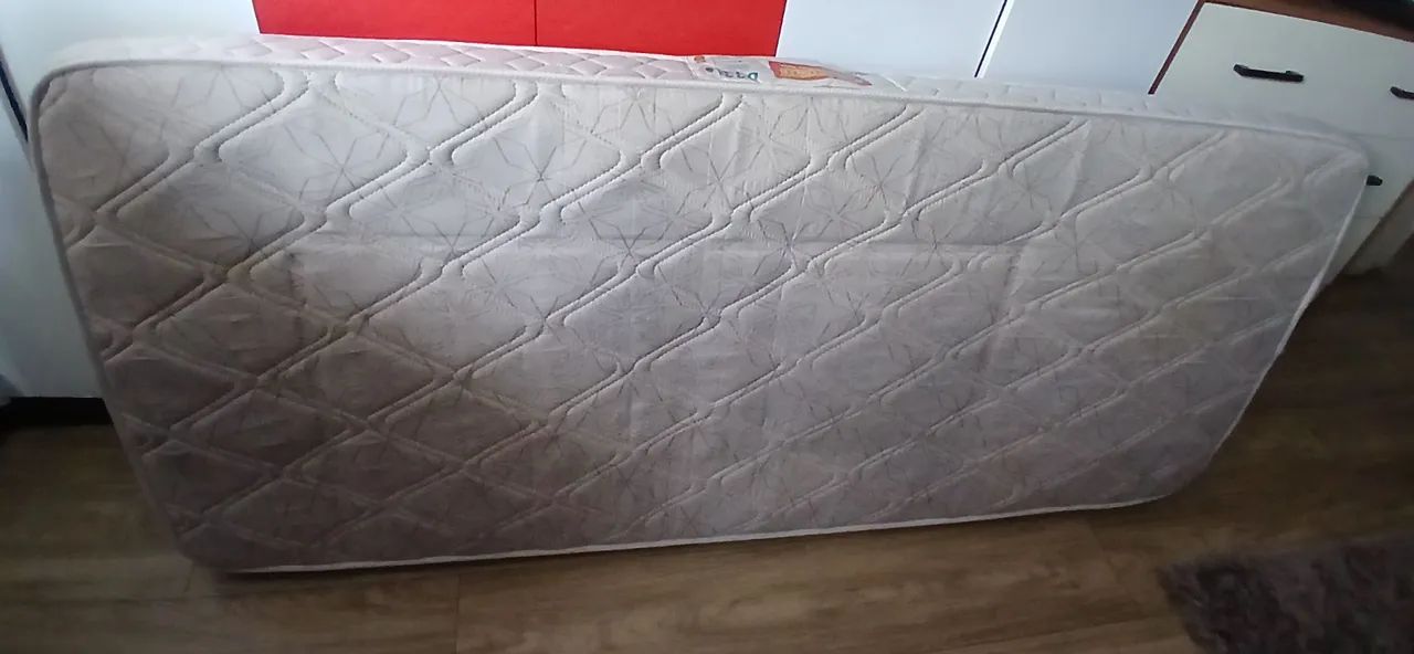 Colchão de solteiro de espumas 