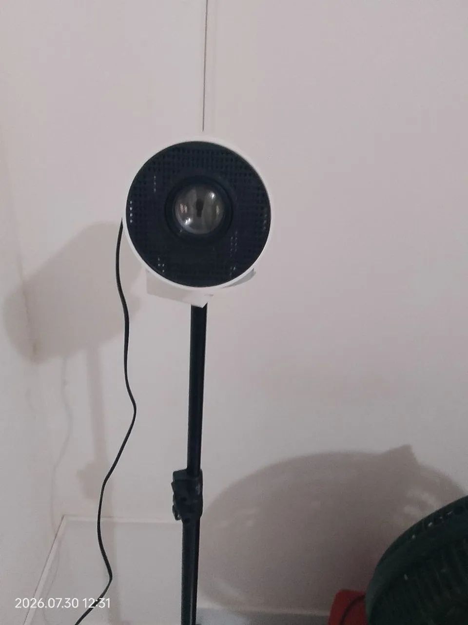 Projetor+ tripé+painel pra por na parede, 70 polegadas. Valor negociável. - Foto 3