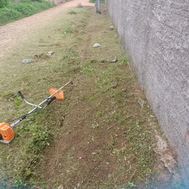 Limpeza de terreno com roçadeira  - Foto 2