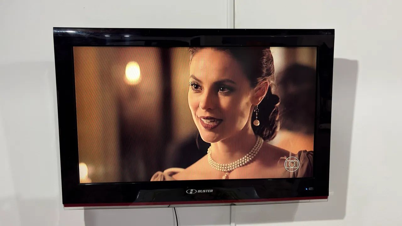 TV 32 polegadas H-Buster perfeito estado