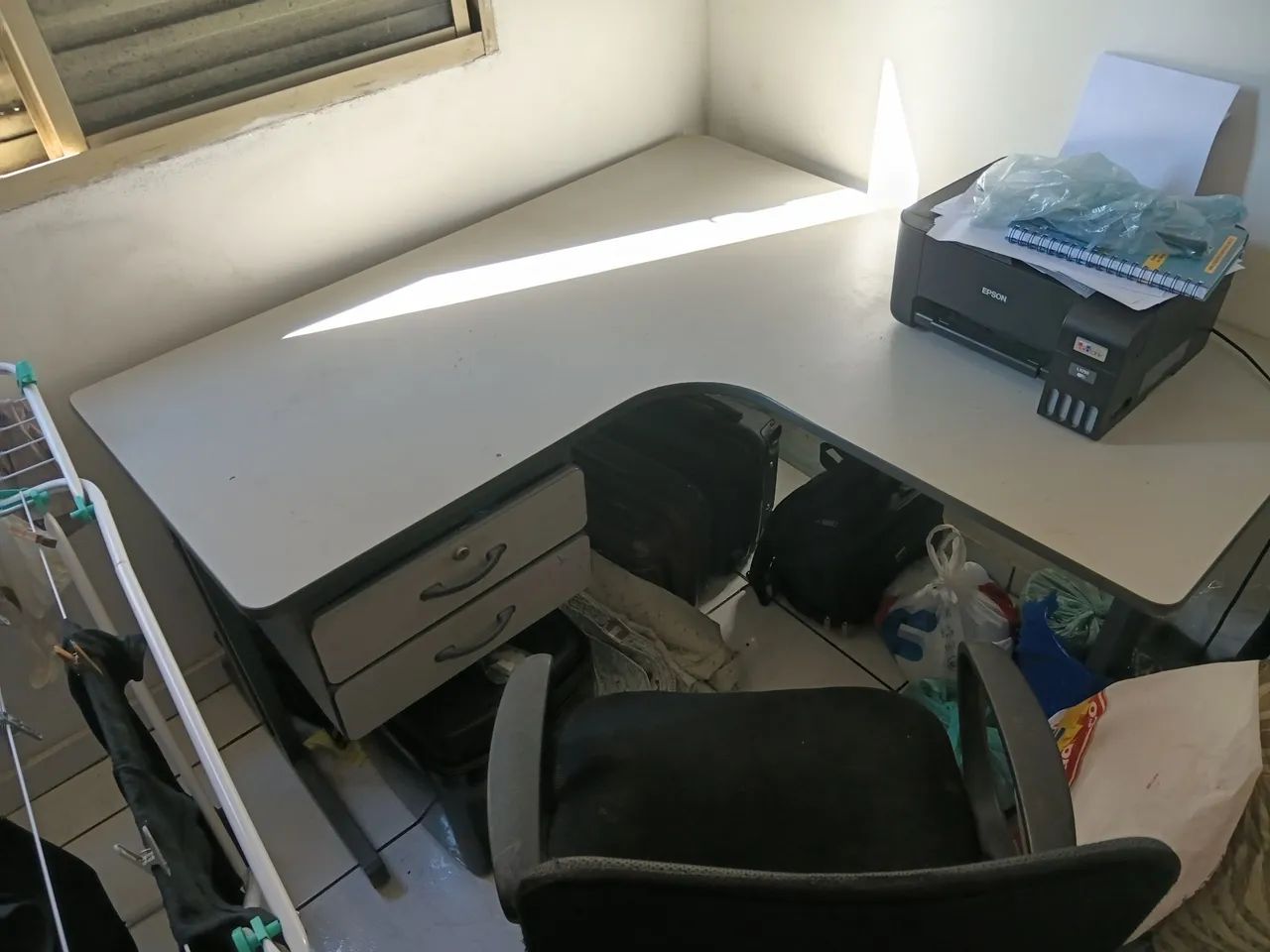 Mesa de Escritório L com 2 gavetas
