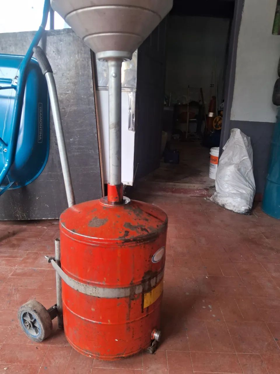 Coletor de óleo pingadeira com carrinho para oficina mecânica  - Foto 3