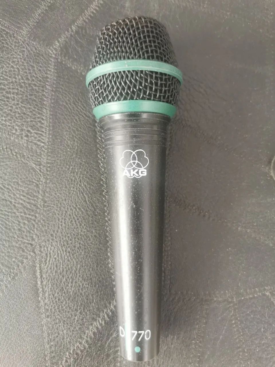 Microfone dinâmico akg D770 