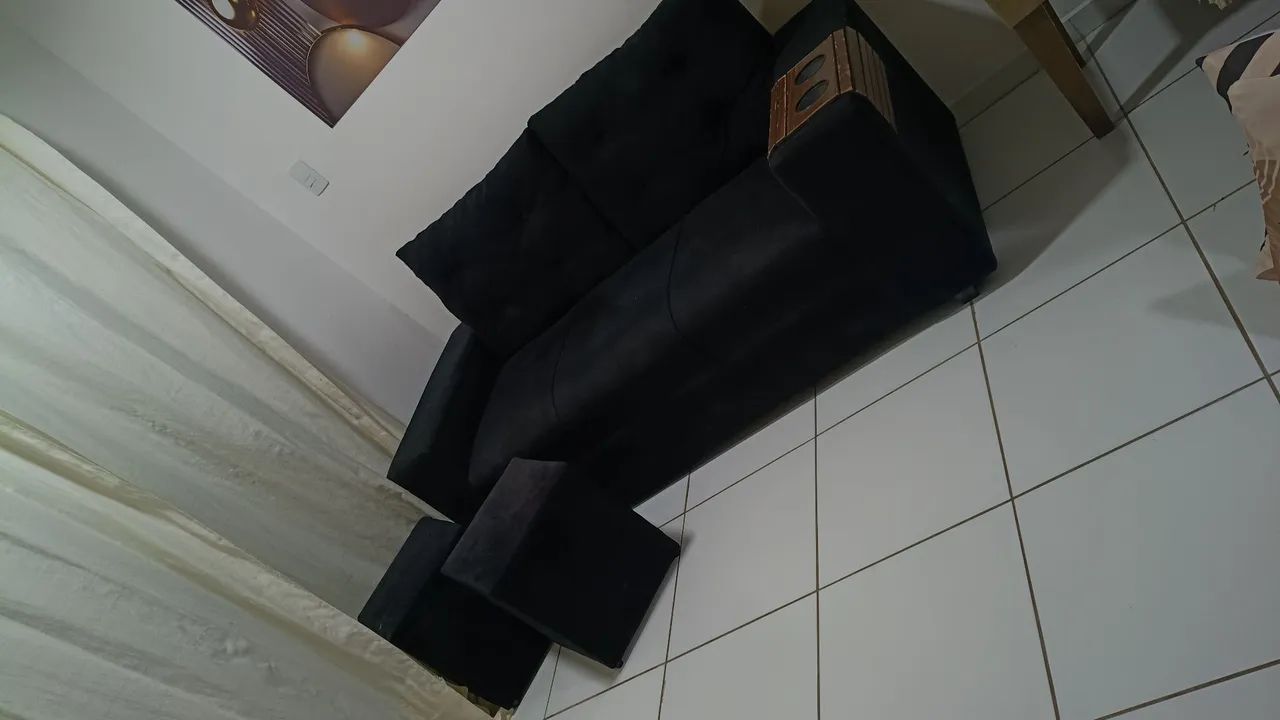 Sofá três lugares 