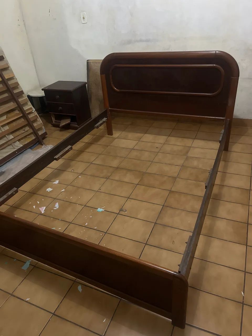 Cama de madeira