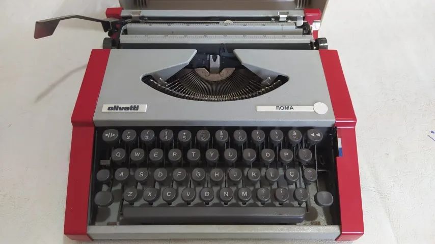 Maquina De Escrever Olivetti Roma