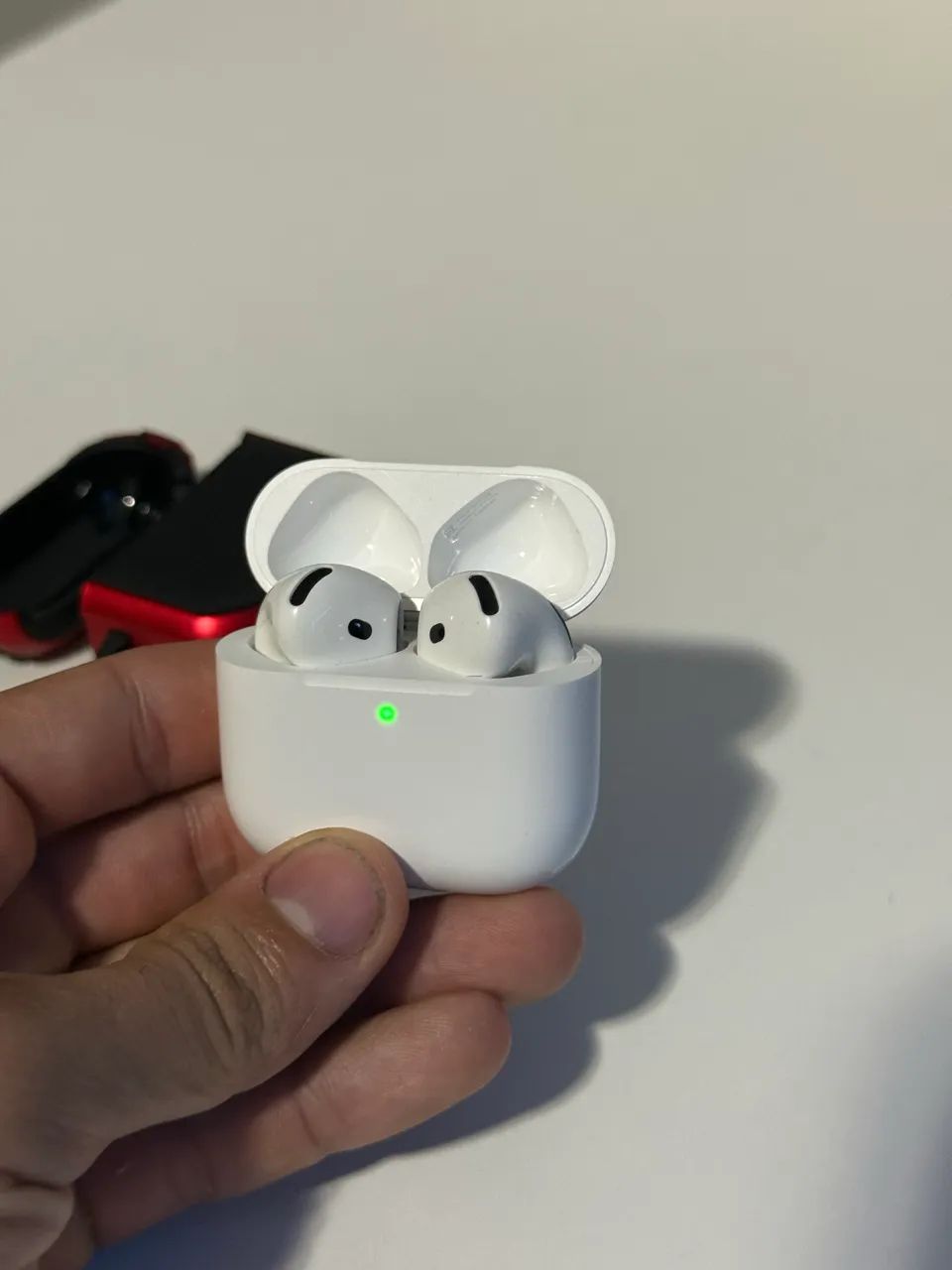 Apple AirPods 4 Wireless EarbudsUp - Fones de Ouvido - Chácaras de