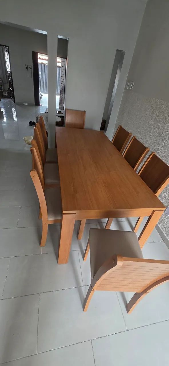 Mesa de jantar de madeira com 8 cadeiras - Foto 2
