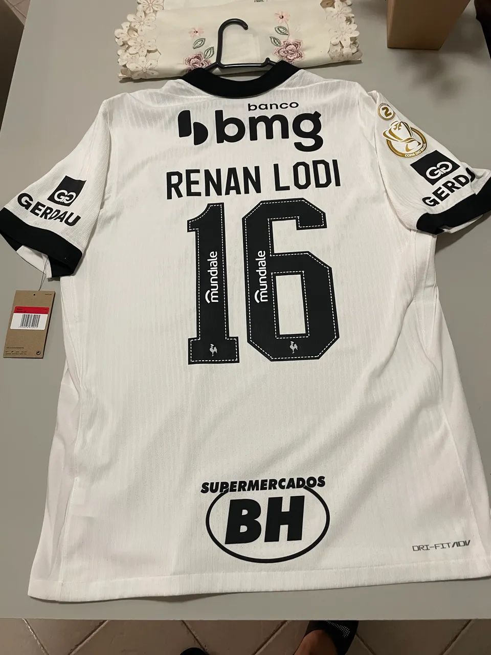 Camisa ll Atlético Mineiro autografada  - Foto 2